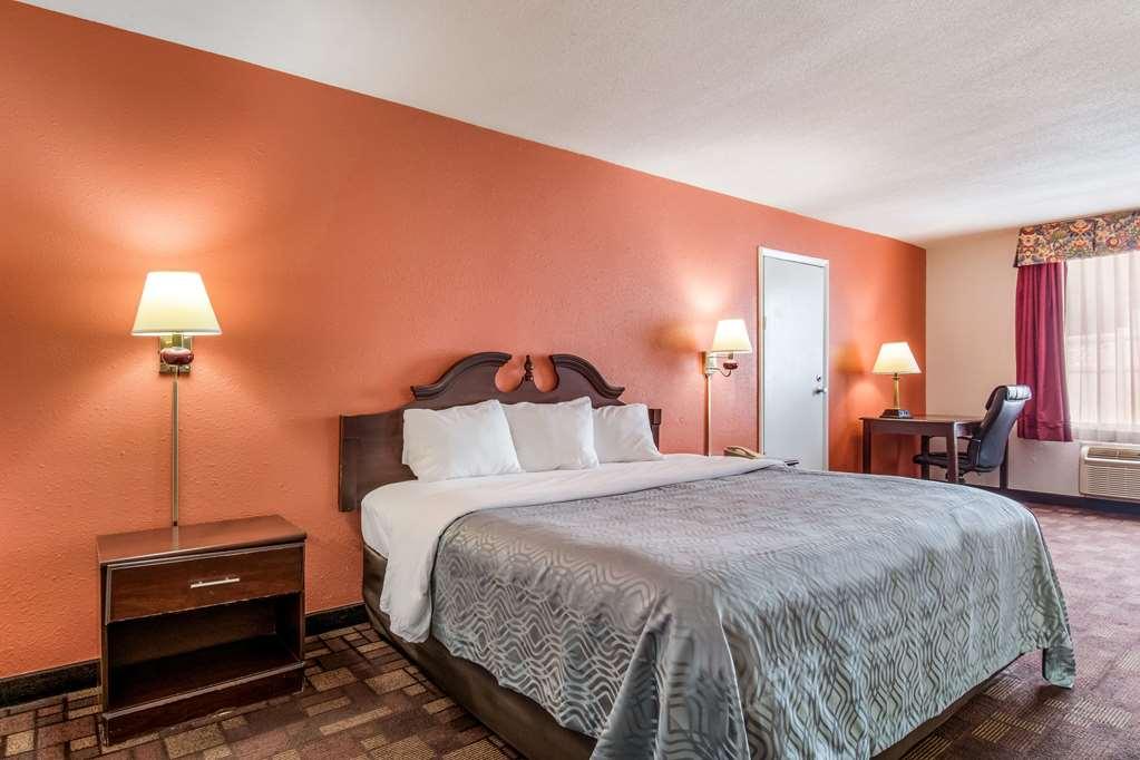 Econo Lodge Inn & Suites Chambersburg Rom bilde