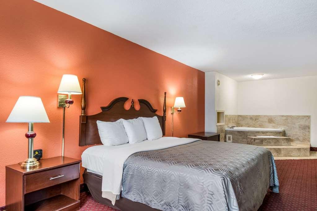 Econo Lodge Inn & Suites Chambersburg Rom bilde