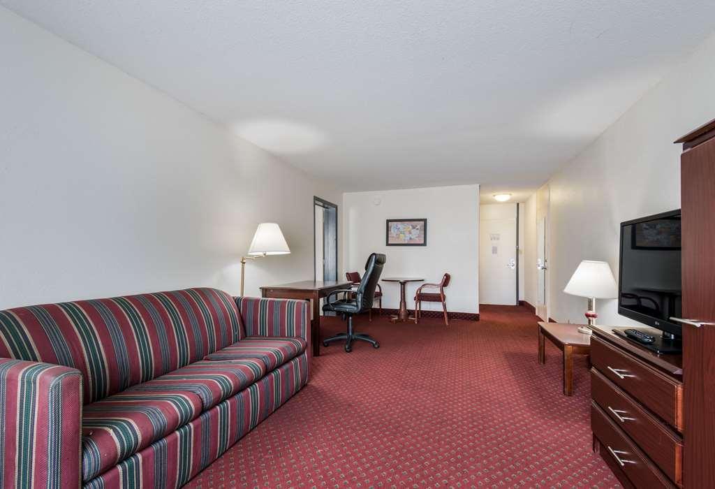 Econo Lodge Inn & Suites Chambersburg Rom bilde